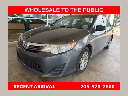 Used 2014 Toyota Camry FWD image 1