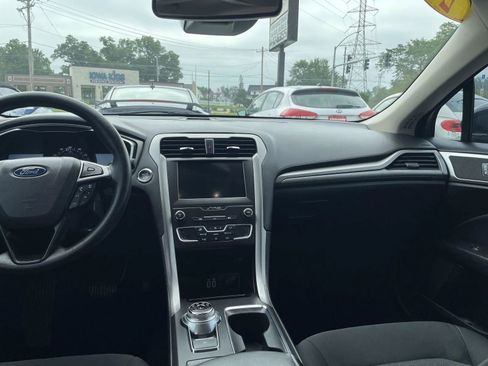 Used 2020 Ford Fusion SE FWD image 11