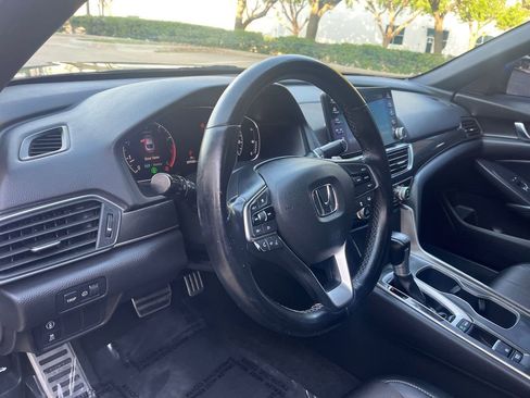 Used 2018 Honda Accord Sport image 22