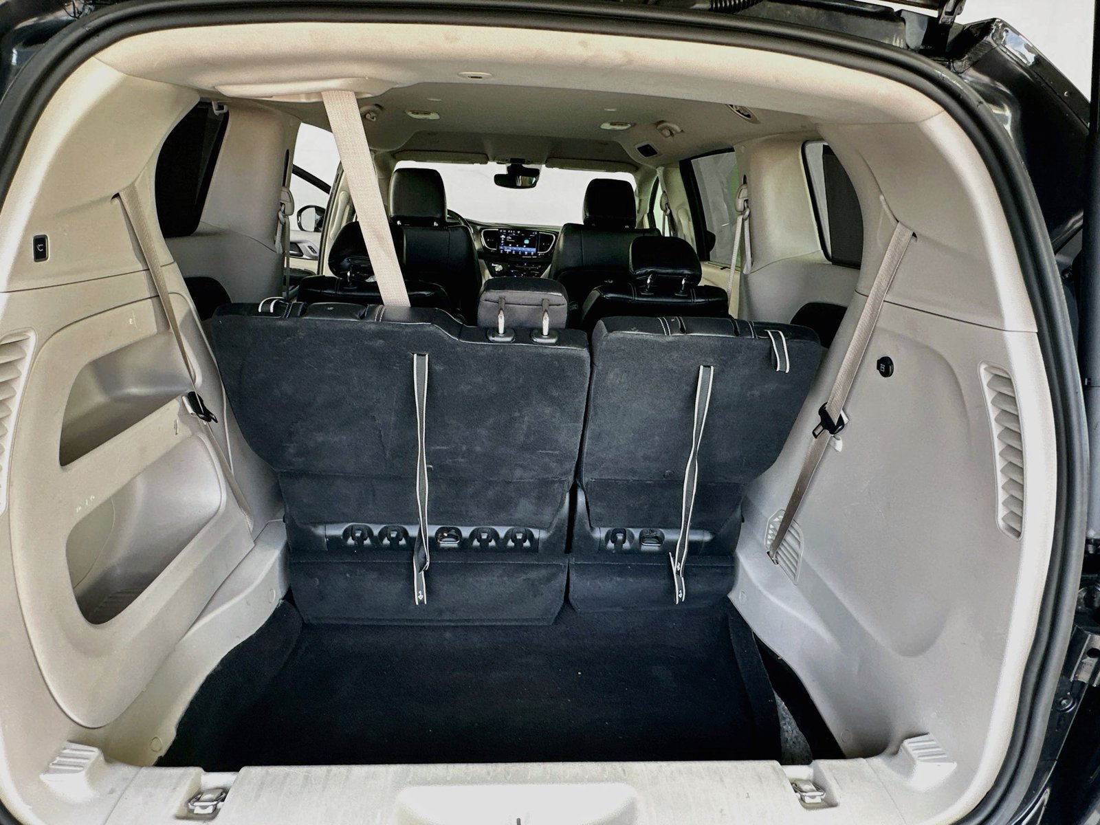 Used 2022 Chrysler Pacifica Touring-L FWD image 23