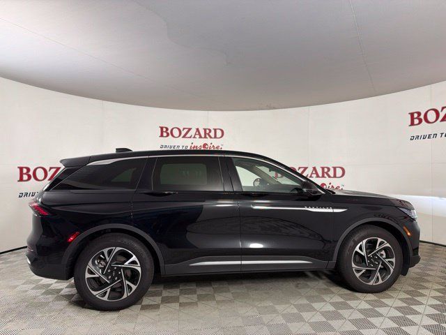 Used 2025 Lincoln Nautilus Premier AWD/4WD image 17