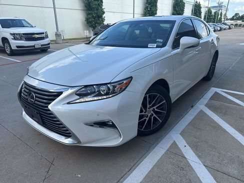 Used 2017 Lexus ES 350 w/ Luxury Package FWD image 1