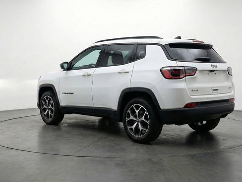 Used 2025 Jeep Compass Limited image 6