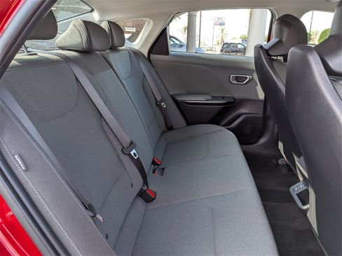 Used 2025 Kia K4 LXS image 28