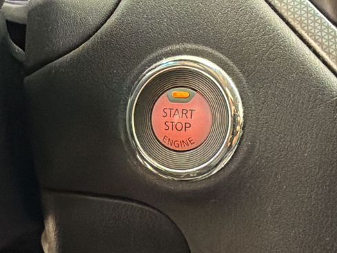 Used 2018 Nissan Pathfinder SL w/ SL Premium Package FWD image 16