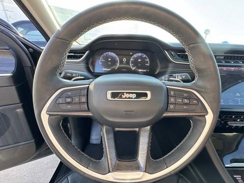 Used 2023 Jeep Grand Cherokee L Limited w/ Luxury Tech Group II image 16