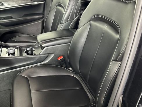 Used 2024 Jeep Grand Cherokee Limited image 12