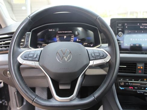 Used 2025 Volkswagen Jetta SE FWD image 14