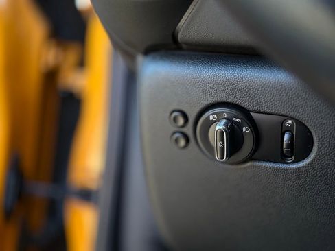 Used 2017 MINI Cooper 4-Door Hardtop image 22