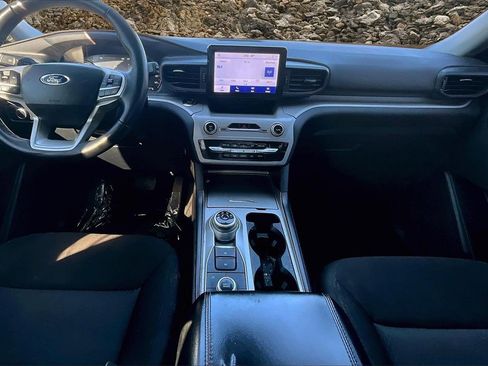 Used 2023 Ford Explorer XLT image 13