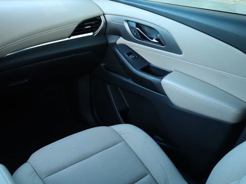 Used 2023 Chevrolet Traverse LS w/ Safety Package image 10