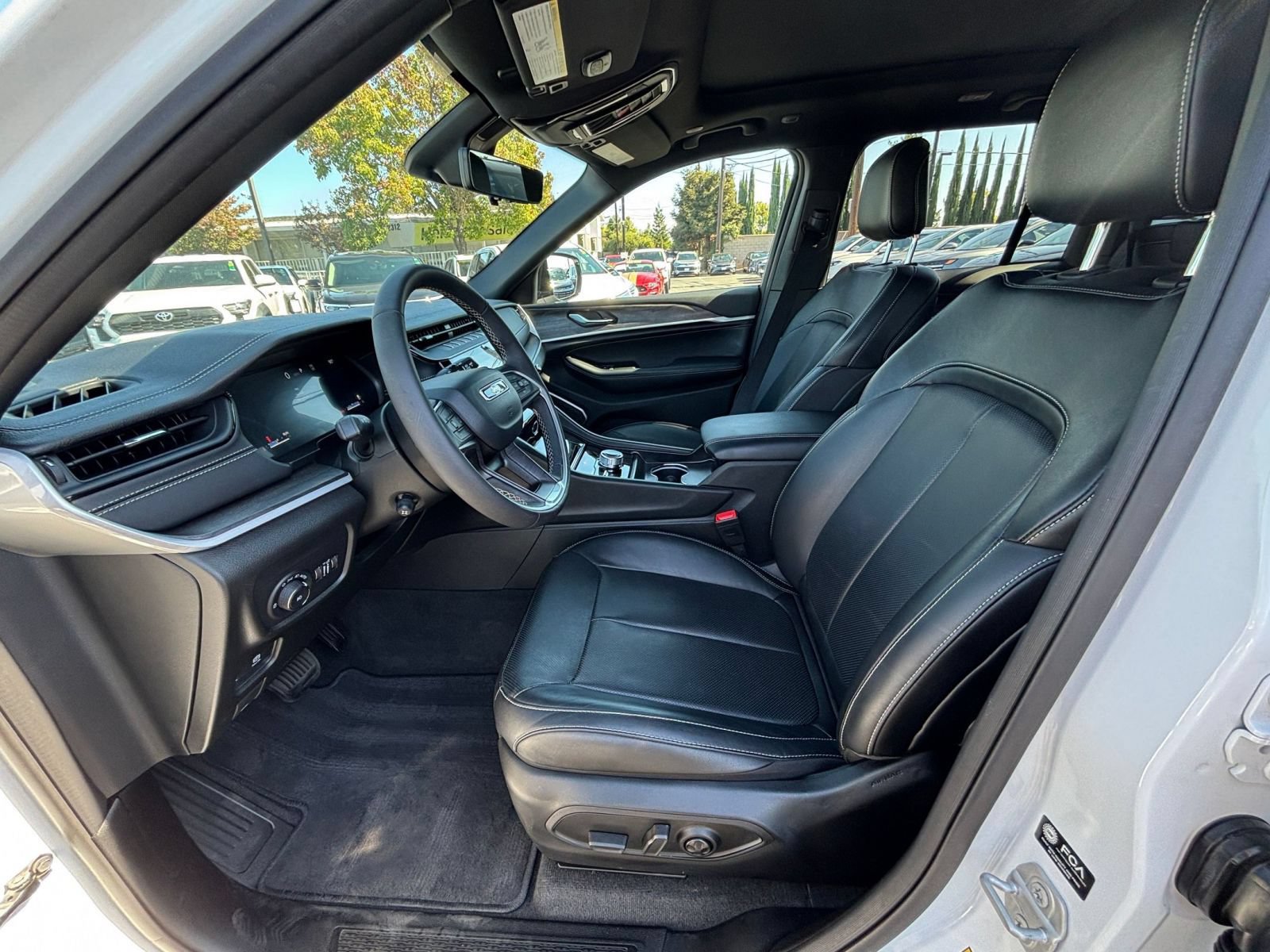 Used 2026 Jeep Grand Cherokee Limited AWD/4WD image 29