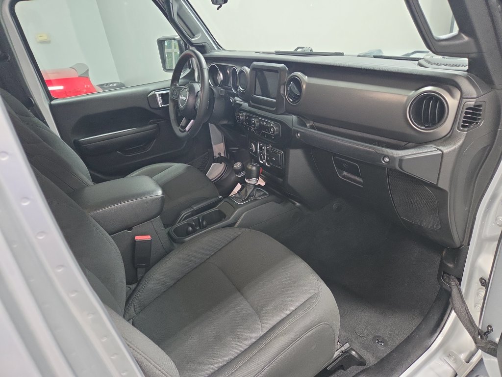 Used 2023 Jeep Gladiator Sport AWD/4WD image 18
