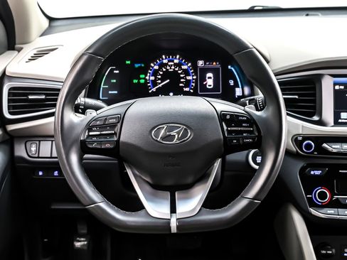 Used 2019 Hyundai Ioniq Plug-In Hybrid image 18