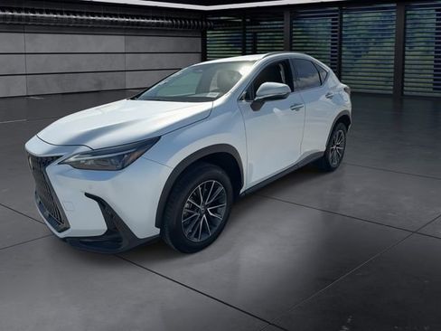 Used 2025 Lexus NX 250 FWD w/ Towing Package (2000 Lbs) image 4