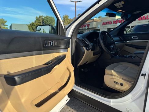 Used 2017 Ford Explorer FWD image 9