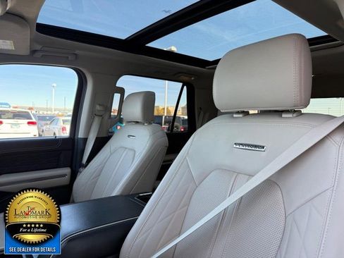 Used 2022 Ford Expedition Platinum image 9