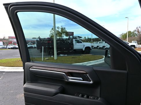 Used 2025 GMC Sierra 1500 Elevation image 24