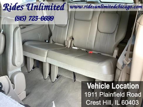 Used 2014 Chrysler Town & Country Touring FWD image 28