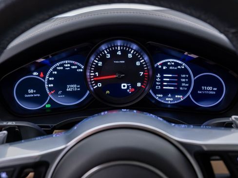 Certified 2023 Porsche Cayenne Platinum Edition image 22