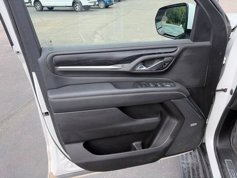 Used 2021 GMC Yukon XL Denali w/ Denali Premium Package AWD/4WD image 8