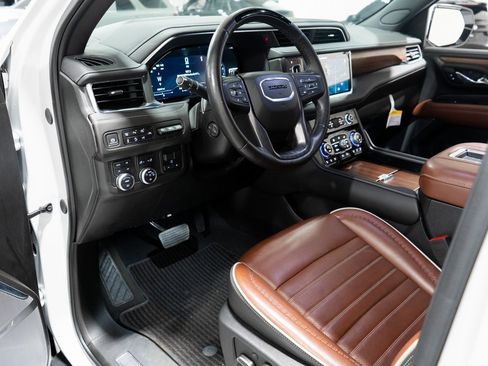 Used 2024 GMC Yukon Denali Ultimate image 9