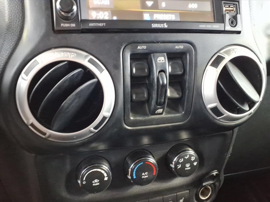Used 2014 Jeep Wrangler Unlimited Sahara w/ Connectivity Group AWD/4WD image 15