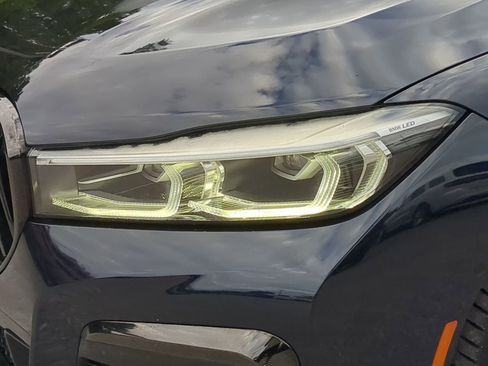 Used 2021 BMW 750i xDrive w/ Luxury Rear Seating Package AWD/4WD image 44
