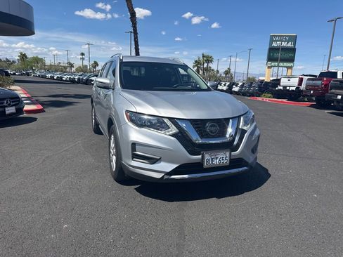 Used 2020 Nissan Rogue SV image 3