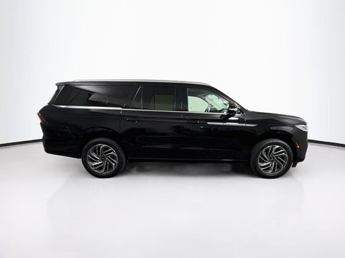 Used 2026 Lincoln Navigator L Reserve AWD/4WD image 8