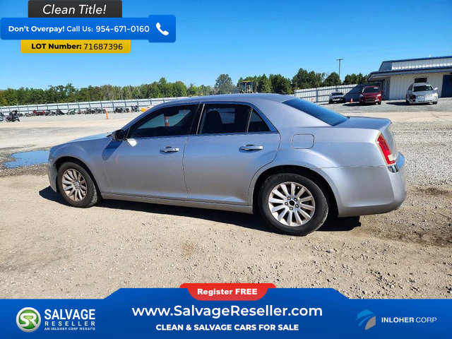 Used 2013 Chrysler 300 RWD image 3