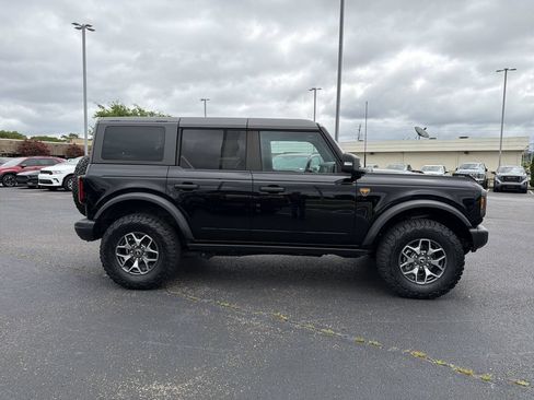 Used 2023 Ford Bronco Badlands AWD/4WD image 3