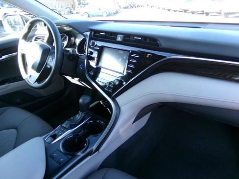 Used 2018 Toyota Camry LE image 28
