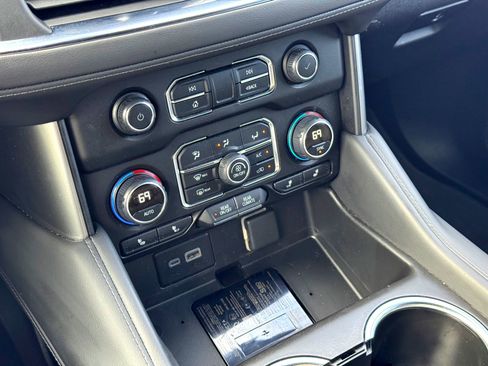 Used 2024 Chevrolet Suburban LT image 28