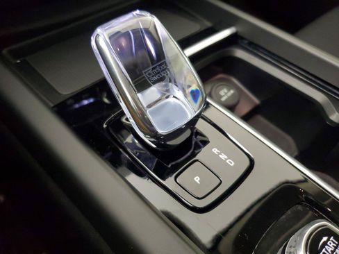 Certified 2026 Volvo XC60 B5 Core AWD/4WD image 32