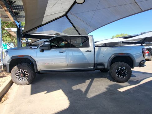 Used 2024 GMC Sierra 2500 AT4X AWD/4WD image 4