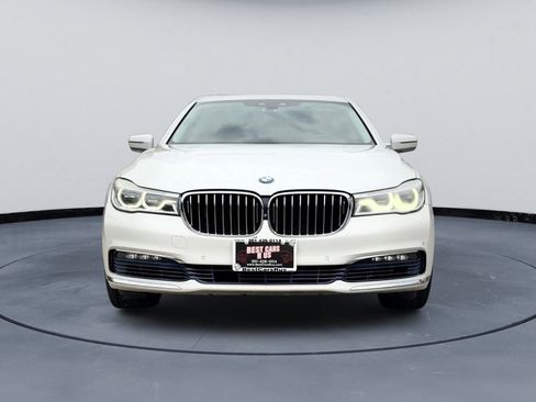 Used 2017 BMW 750i xDrive image 3