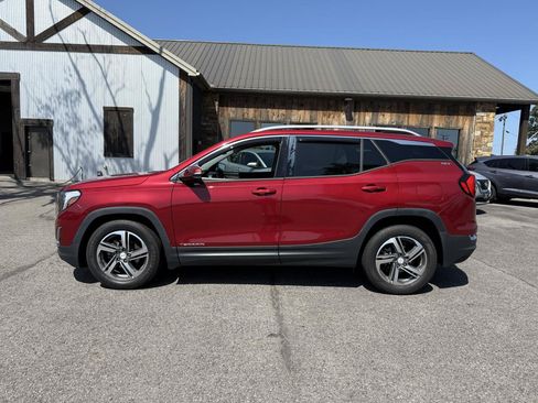 Used 2020 GMC Terrain SLT w/ Preferred Package FWD image 2