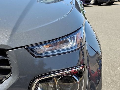 Used 2024 Hyundai Venue SEL FWD image 9