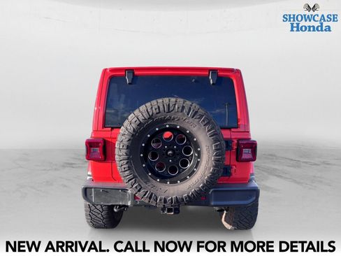 Used 2018 Jeep Wrangler Unlimited Sahara AWD/4WD image 8