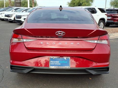 Certified 2023 Hyundai Elantra SE image 4
