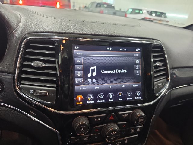 Used 2020 Jeep Grand Cherokee Overland AWD/4WD image 8