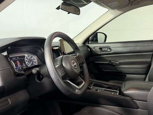 Used 2024 Nissan Pathfinder SV w/ Black Appearance Package image 22