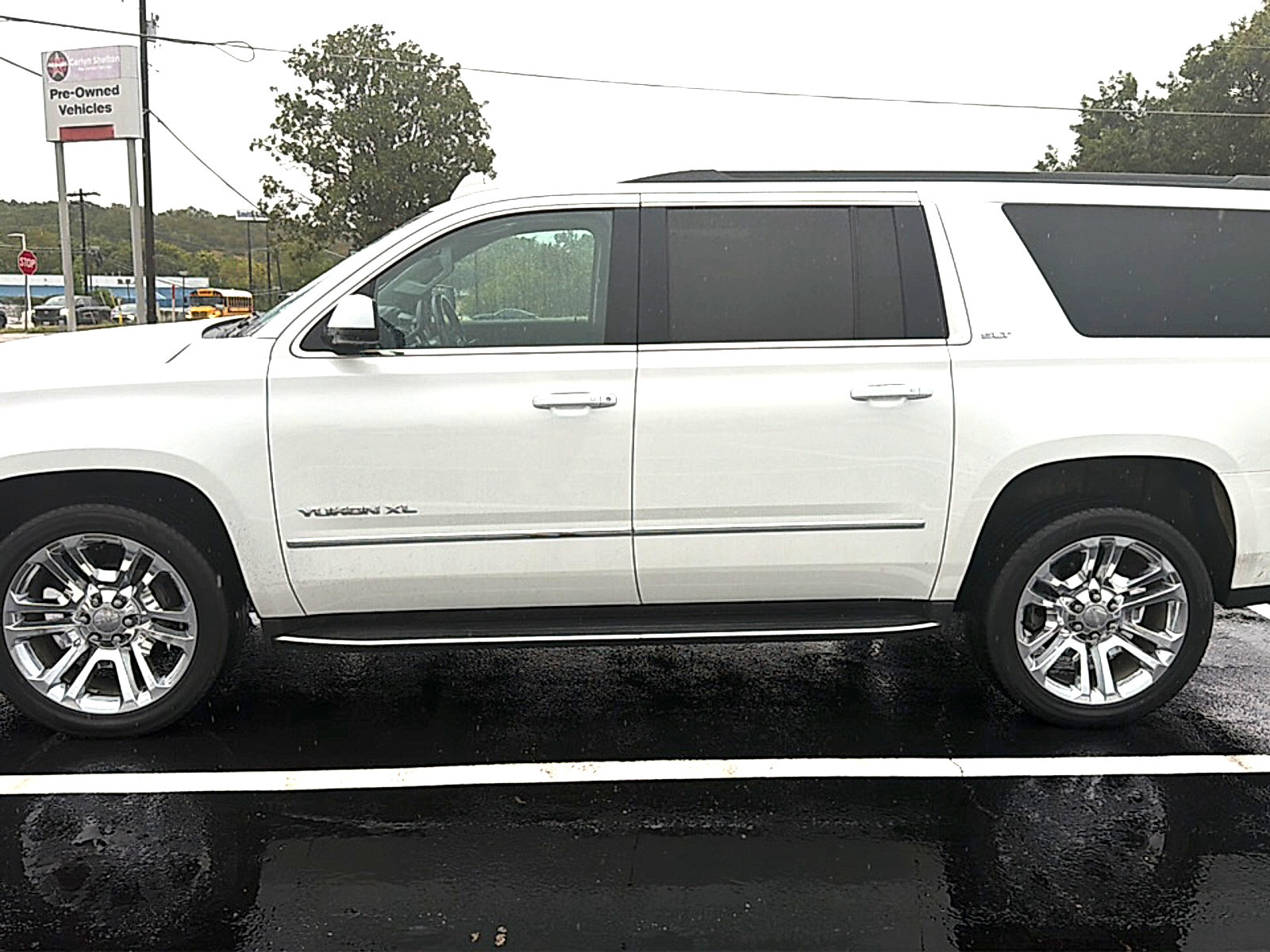 Used 2018 GMC Yukon XL SLT w/ Premium Edition RWD image 4