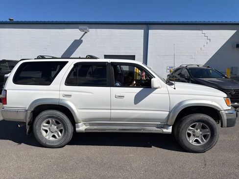 Used 2002 Toyota 4Runner SR5 image 9