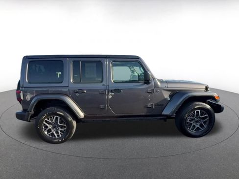 Used 2025 Jeep Wrangler Unlimited Sahara AWD/4WD image 16