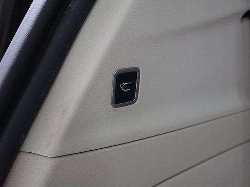 Used 2017 Chrysler Pacifica Touring-L Plus w/ Advanced Safetytec Group FWD image 22