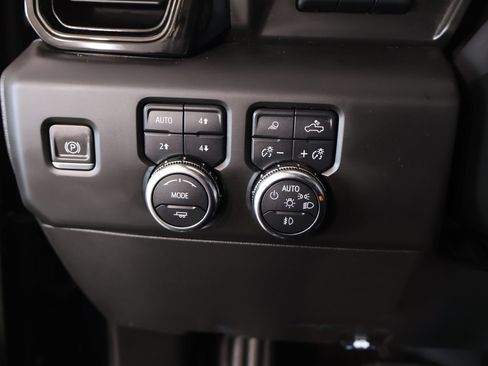 Used 2023 GMC Sierra 1500 AT4 w/ AT4 Premium Package AWD/4WD image 10