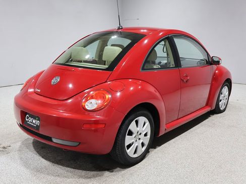 Used 2008 Volkswagen Beetle S image 2