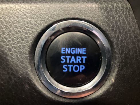 Used 2018 Toyota Camry image 20